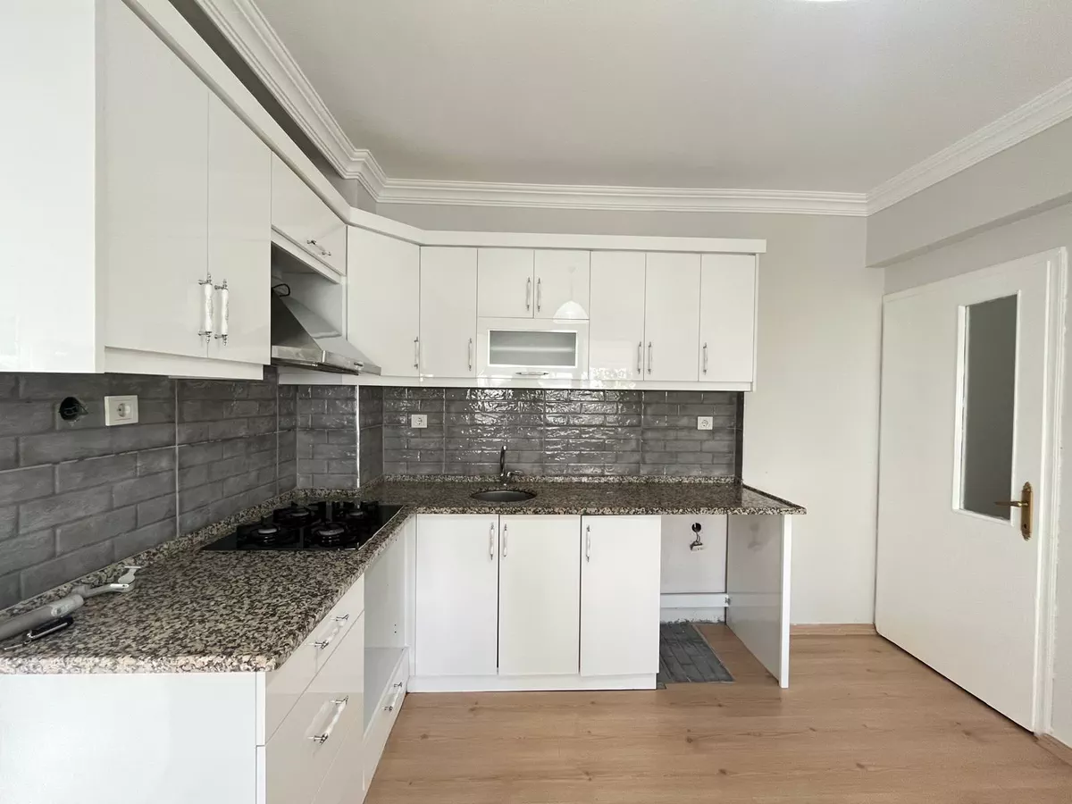 PARLADAN MUHTEŞEM KONUMDA DENİZE KOMŞU FIRSAT 2+1 DAİRE